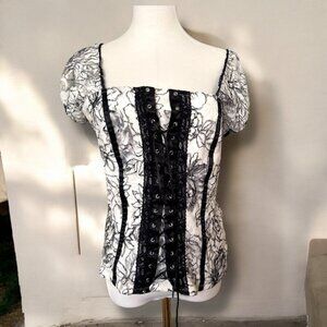 Vintage Y2K Black and White Lace-Up Women's milkmaid top goth punk fairy 14